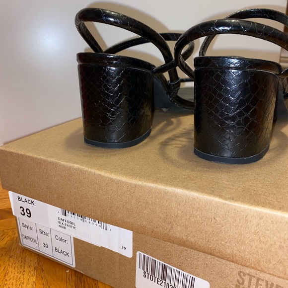 Steve Madden black sandals - Picture 3 of 5